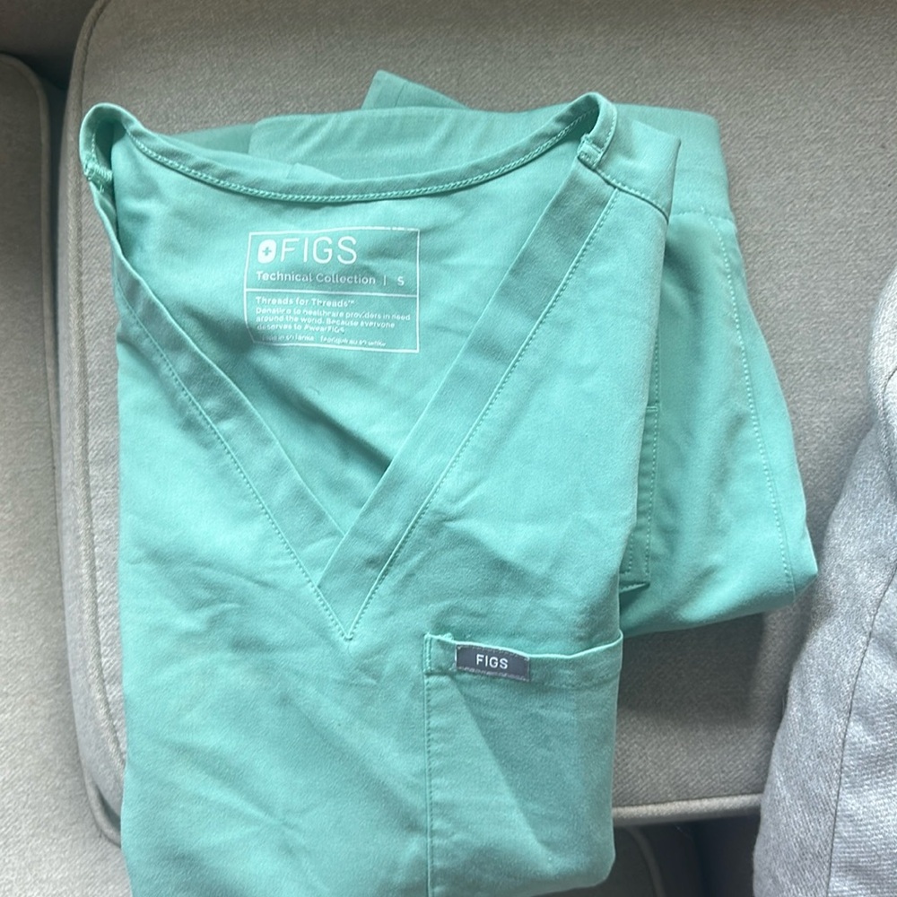 Figs scrubs.